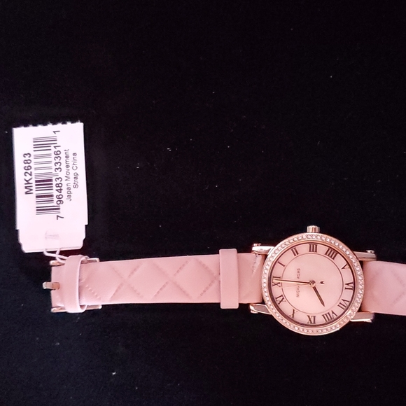 Michael Kors Women's Petite Norie Pink Mother of Pearl Dial Pink Leather Watch - Picture 4 of 9